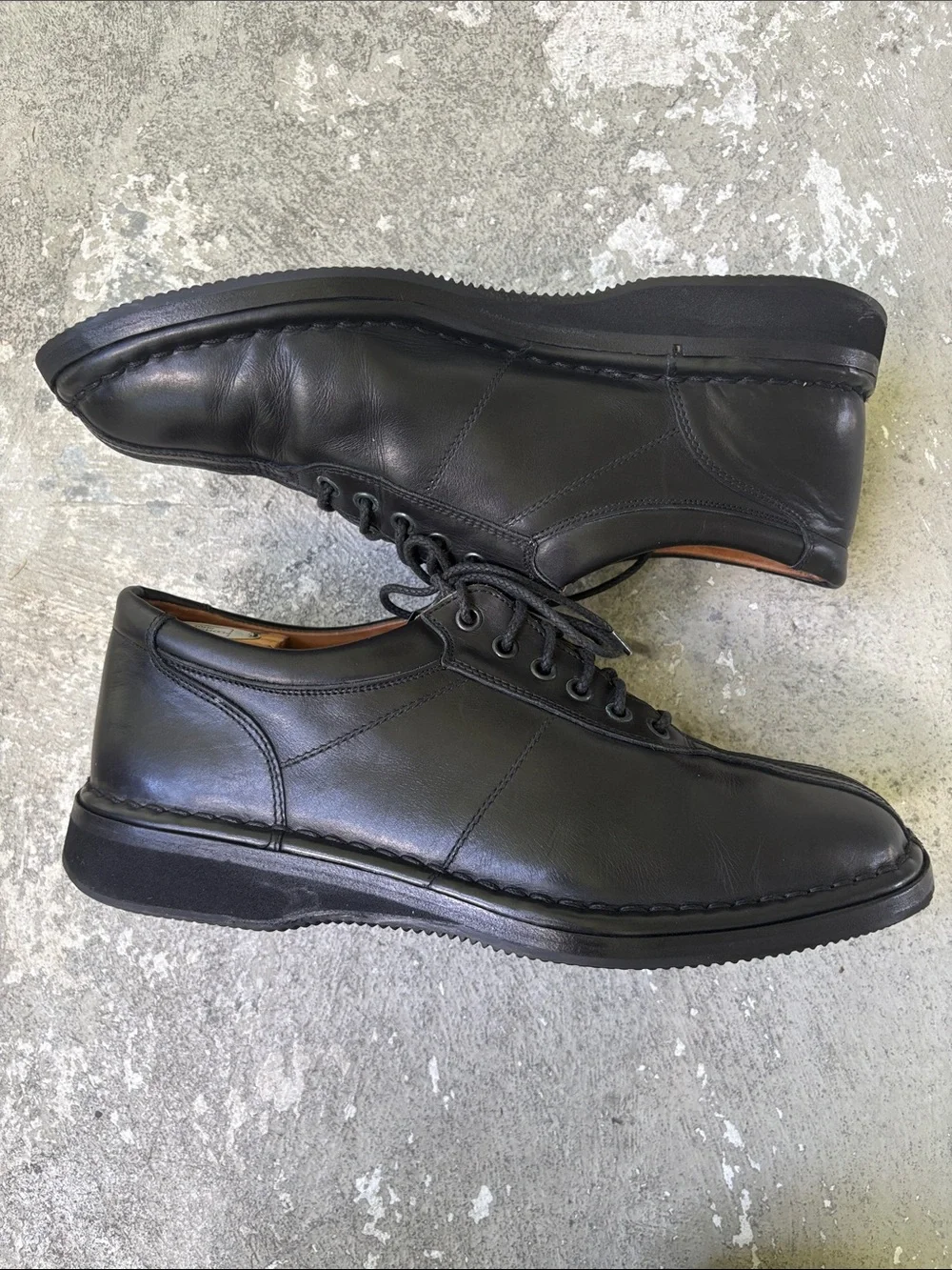 Allen  Edmond Voyager split toe leather shoes